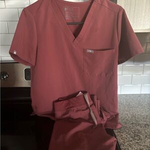 Figs Kade cargo scrub set in rusty red size small